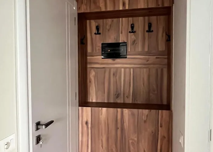 Apartment Rock - Cozy Close To The