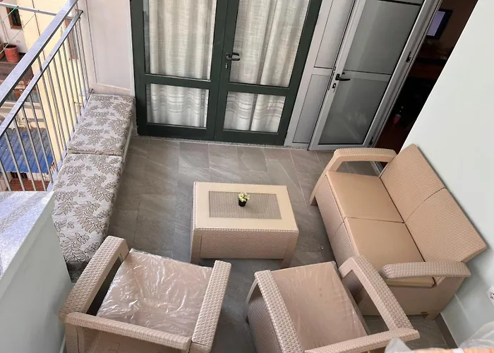 Apartment Rock - Cozy Close To The